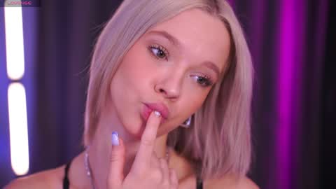 Snapshot of boobybliss chatting on 8, 4, 2026 Alina online show from 8, 4, 2026