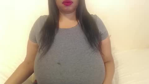 Snapshot of boobyqueen24 chatting on 22, 10, 2025 boobyqueen online show from 22, 10, 2025