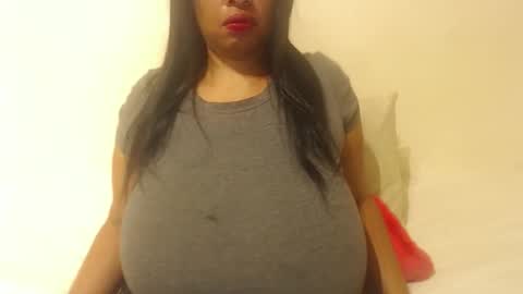 Snapshot of boobyqueen24 chatting on 22, 10, 2025 boobyqueen online show from 22, 10, 2025