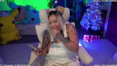 Snapshot of boobznbeer chatting on 23, 11, 2025 Miley online show from 23, 11, 2025