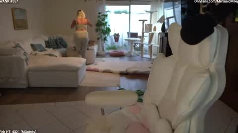 Snapshot of boobznbeer chatting on 10, 2, 2026 Miley online show from 10, 2, 2026