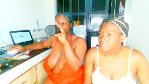 Snapshot of bootylicious_1_ chatting on 3, 2, 2025 vee online show from 3, 2, 2025