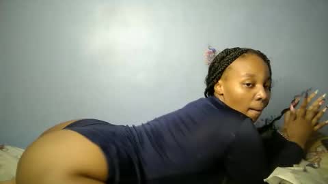 Snapshot of botty_queen chatting on 12, 5, 2026 botty_queen online show from 12, 5, 2026