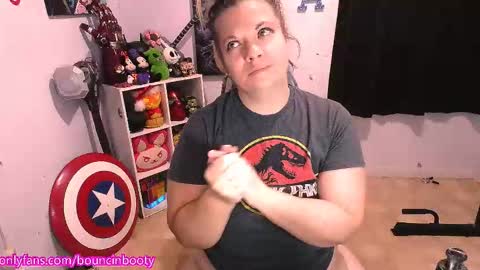 Snapshot of bouncinbooty chatting on 11, 11, 2025 Pumpkin Butt online show from 11, 11, 2025