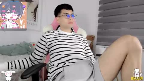 Snapshot of boy_andy__ chatting on 17, 11, 2025 Aaron online show from 17, 11, 2025