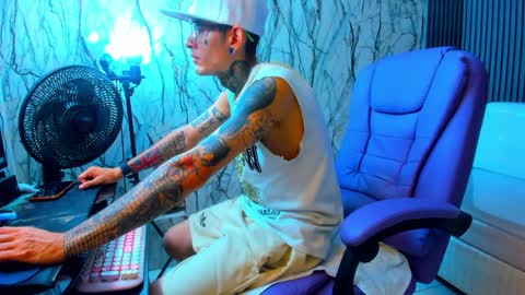 Snapshot of boy_tatto77 chatting on 26, 3, 2026 boy_tatto77 online show from 26, 3, 2026