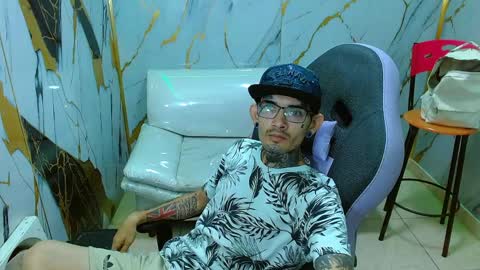 Snapshot of boy_tatto77 chatting on 31, 3, 2026 boy_tatto77 online show from 31, 3, 2026