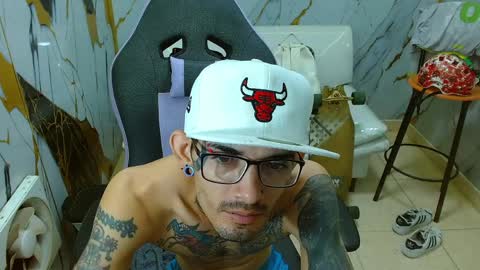 Snapshot of boy_tatto77 chatting on 1, 4, 2026 boy_tatto77 online show from 1, 4, 2026