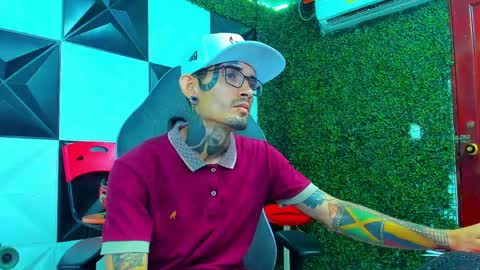 Snapshot of boy_tatto77 chatting on 4, 4, 2026 boy_tatto77 online show from 4, 4, 2026