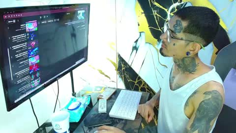 Snapshot of boy_tatto77 chatting on 25, 4, 2026 boy_tatto77 online show from 25, 4, 2026