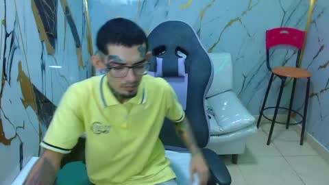 Snapshot of boy_tatto77 chatting on 6, 5, 2026 boy_tatto77 online show from 6, 5, 2026