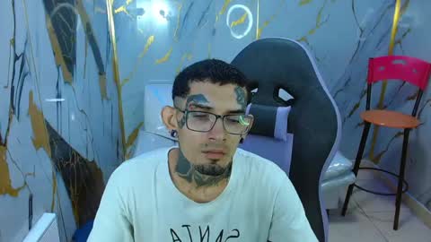 Snapshot of boy_tatto77 chatting on 14, 5, 2026 boy_tatto77 online show from 14, 5, 2026