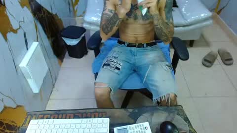 Snapshot of boy_tatto77 chatting on 31, 5, 2026 boy_tatto77 online show from 31, 5, 2026