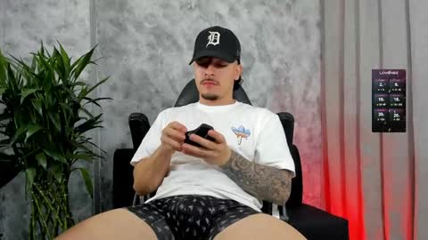 Snapshot of boyc02_ chatting on 23, 12, 2025 boyc02_ online show from 23, 12, 2025