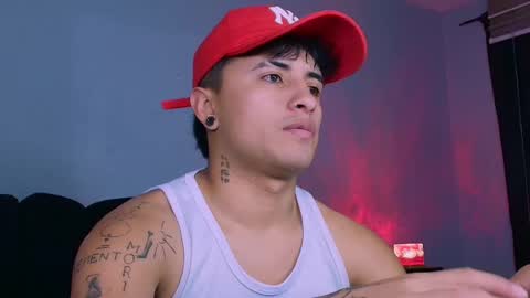 Snapshot of boylatin_777 chatting on 21, 11, 2025 miguel online show from 21, 11, 2025
