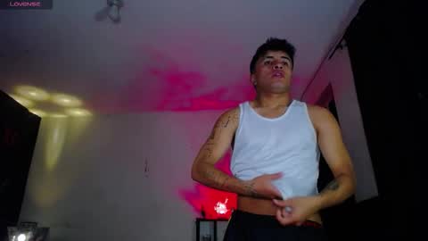 Snapshot of boylatin_777 chatting on 18, 12, 2025 miguel online show from 18, 12, 2025