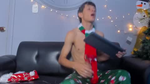 Snapshot of boysweet_boys chatting on 24, 12, 2024 Paul and Max online show from 24, 12, 2024