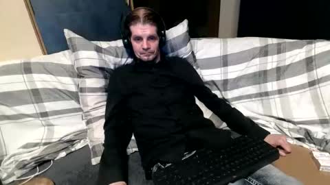 Snapshot of bponie1 chatting on 18, 4, 2026 bponie1 online show from 18, 4, 2026