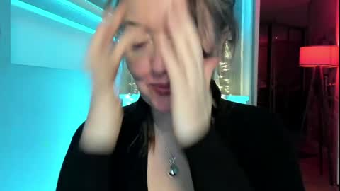 I see you X-twitter its braingirl online show from 10, 5, 2026
