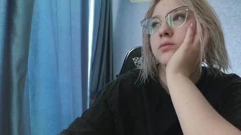 Snapshot of brandy__stars chatting on 12, 4, 2026 Belle online show from 12, 4, 2026
