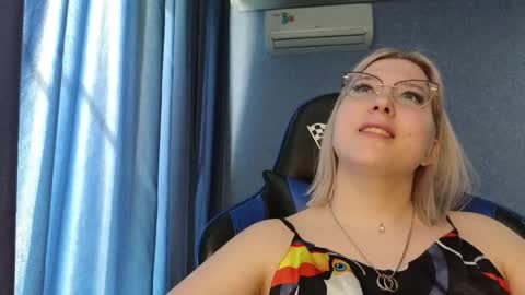 Snapshot of brandy__stars chatting on 25, 4, 2026 Belle online show from 25, 4, 2026