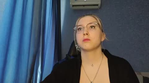 Snapshot of brandy__stars chatting on 22, 5, 2026 Belle online show from 22, 5, 2026
