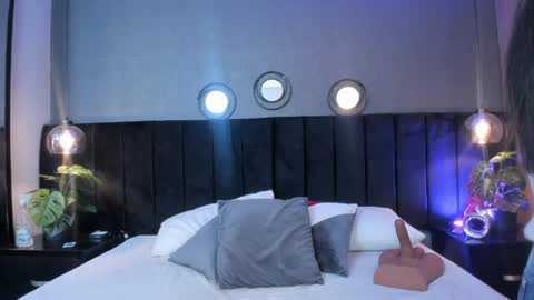   online show from 7, 4, 2026