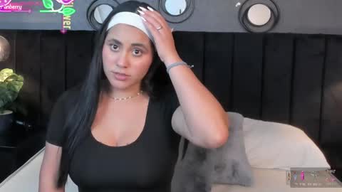 Snapshot of brenda__garcia chatting on 19, 5, 2026 online show from 19, 5, 2026
