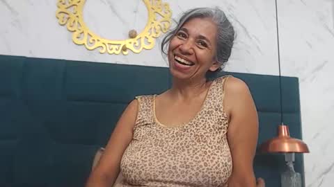 BRENDA VELASQUEZ online show from 24, 11, 2025