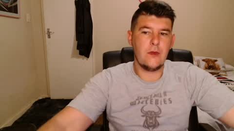 Snapshot of brendansexyboy098754 chatting on 31, 3, 2026 ask me lol online show from 31, 3, 2026