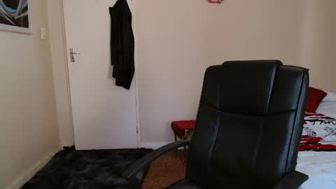 Snapshot of brendansexyboy098754 chatting on 9, 4, 2026 ask me lol online show from 9, 4, 2026