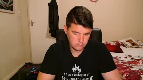 Snapshot of brendansexyboy098754 chatting on 15, 4, 2026 ask me lol online show from 15, 4, 2026