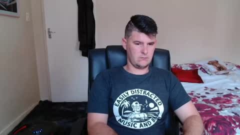 Snapshot of brendansexyboy098754 chatting on 16, 4, 2026 ask me lol online show from 16, 4, 2026