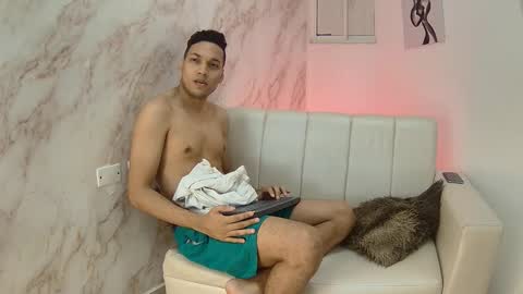 Snapshot of briam_dunkan chatting on 8, 4, 2026 briam_dunkan online show from 8, 4, 2026