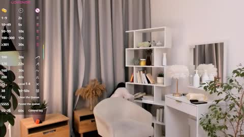 Snapshot of bridgetbottrell chatting on 15, 11, 2025 Hanna online show from 15, 11, 2025