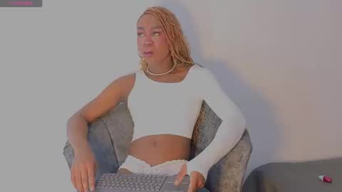 Snapshot of brit_davis chatting on 3, 3, 2026 Brit Davis Room online show from 3, 3, 2026