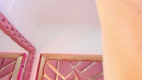 Snapshot of britanymooree chatting on 18, 4, 2026 Britany online show from 18, 4, 2026