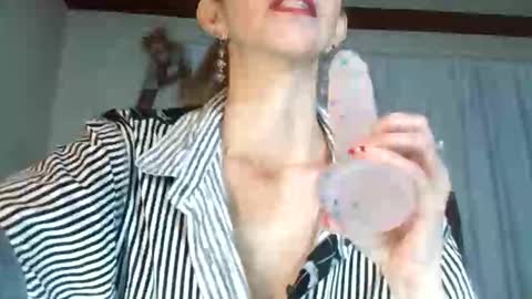 Snapshot of brithany_hunt chatting on 2, 4, 2026 brithany hunt online show from 2, 4, 2026