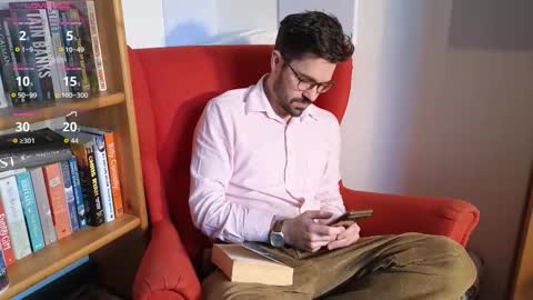 Snapshot of britishpoet69 chatting on 4, 12, 2025 British Poet online show from 4, 12, 2025