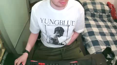 Snapshot of britishtom93 chatting on 23, 4, 2026 British Tom online show from 23, 4, 2026