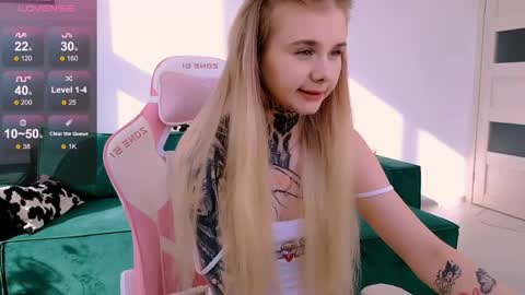 Snapshot of britney_lynch chatting on 13, 5, 2026 Britney online show from 13, 5, 2026