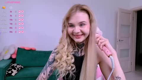 Snapshot of britney_lynch chatting on 25, 5, 2026 Britney online show from 25, 5, 2026