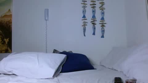 maru miaw   Please help me to reach 100 thumbs up online show from 21, 10, 2025