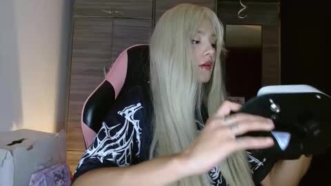 maru miaw   Please help me to reach 100 thumbs up online show from 20, 11, 2025