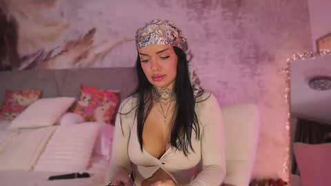 Snapshot of brivibexoxo chatting on 19, 10, 2025 BriannaMoon online show from 19, 10, 2025