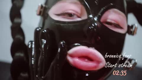 Anna online show from 8, 9, 2025