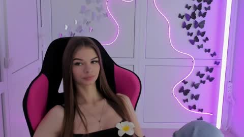Snapshot of brooklunglow_ chatting on 25, 6, 2026 Vlada online show from 25, 6, 2026