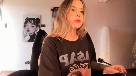 Snapshot of brooklyn_baby_ chatting on 14, 3, 2026 Nat Independent model Please help me to reach 200 thumbs up online show from 14, 3, 2026