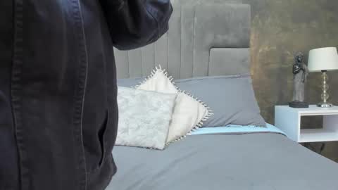 Bruce Hans online show from 25, 10, 2025