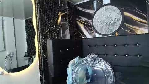 Bruja SCarlata online show from 23, 9, 2025